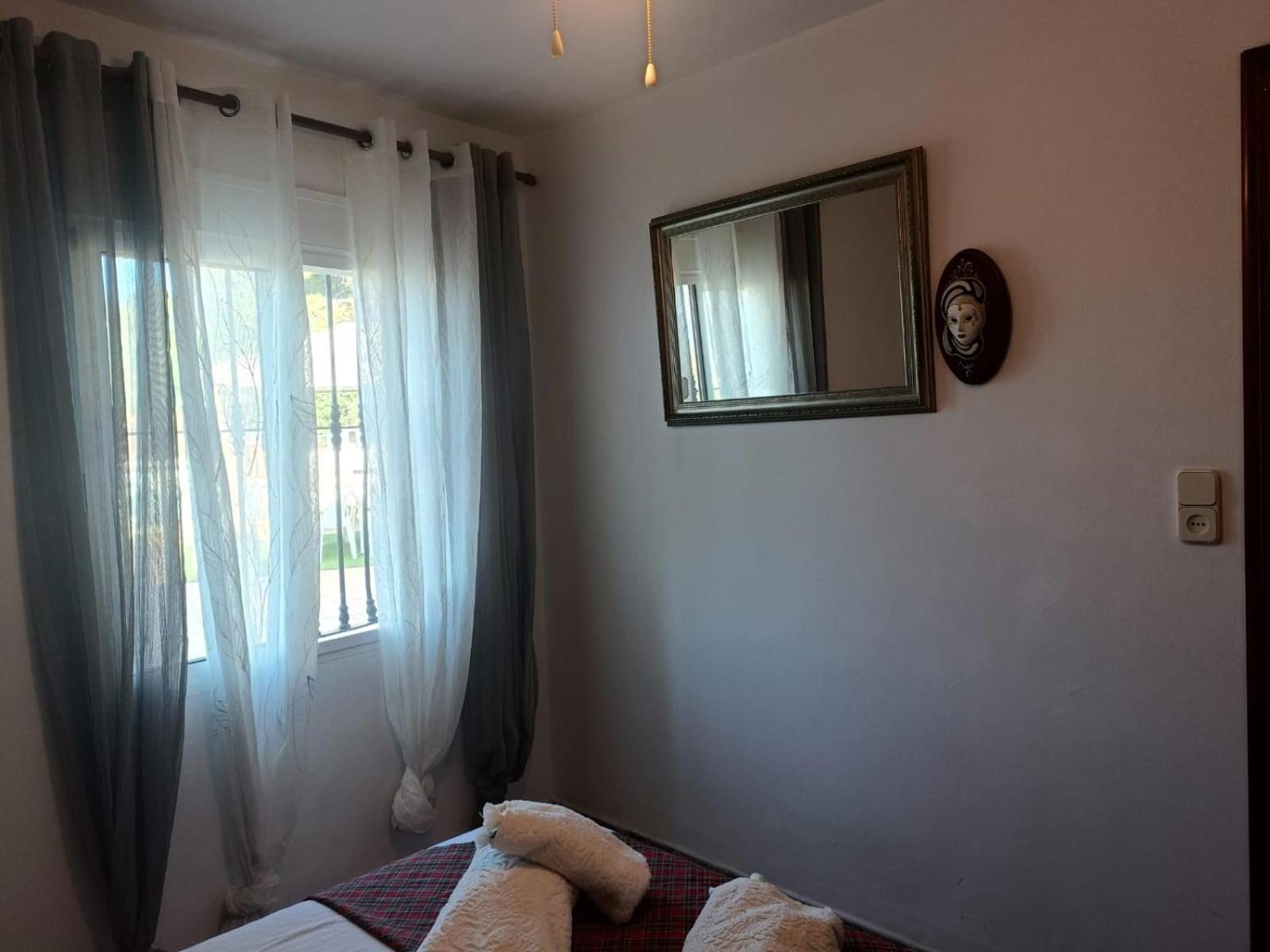 Bedroom With Private Bathroom And Two-Bedroom Family Suite In Quiet Forest Country House 80M2 Large Swimming Pool Music Town Lliria The Garden And Swimmingpool And Garden Are Shared Dış mekan fotoğraf