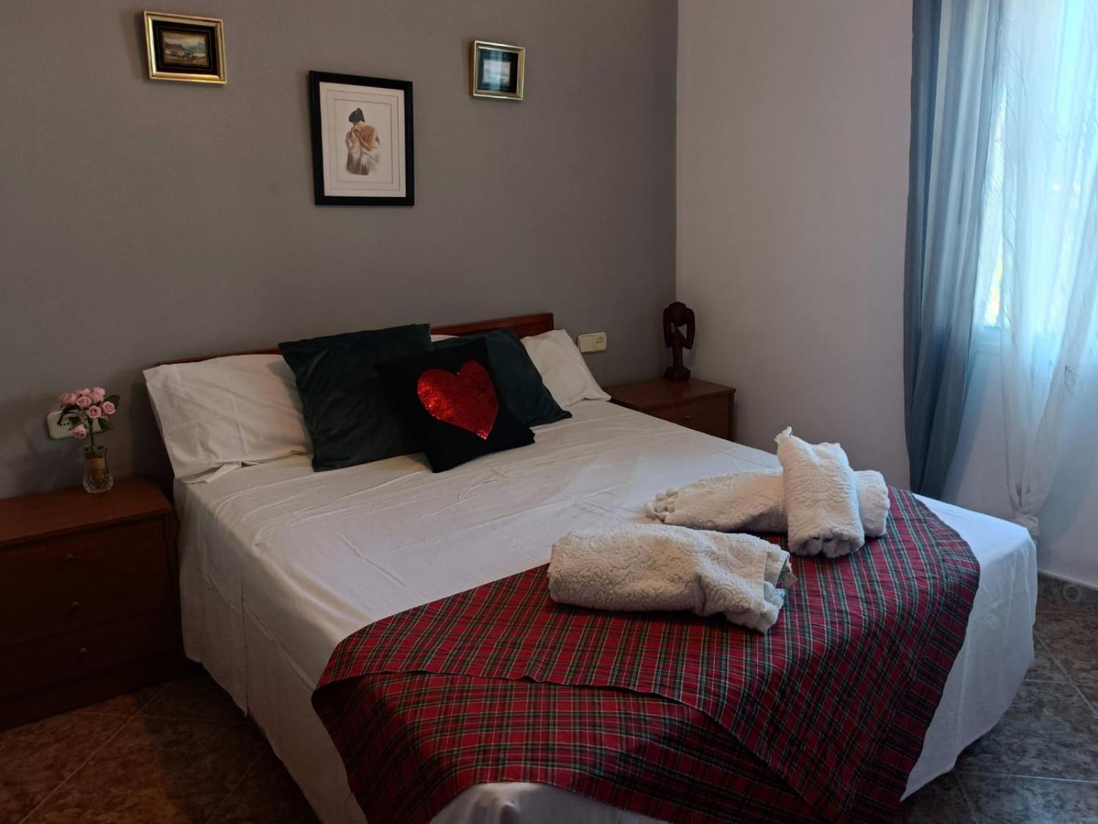 Bedroom With Private Bathroom And Two-Bedroom Family Suite In Quiet Forest Country House 80M2 Large Swimming Pool Music Town Lliria The Garden And Swimmingpool And Garden Are Shared Dış mekan fotoğraf