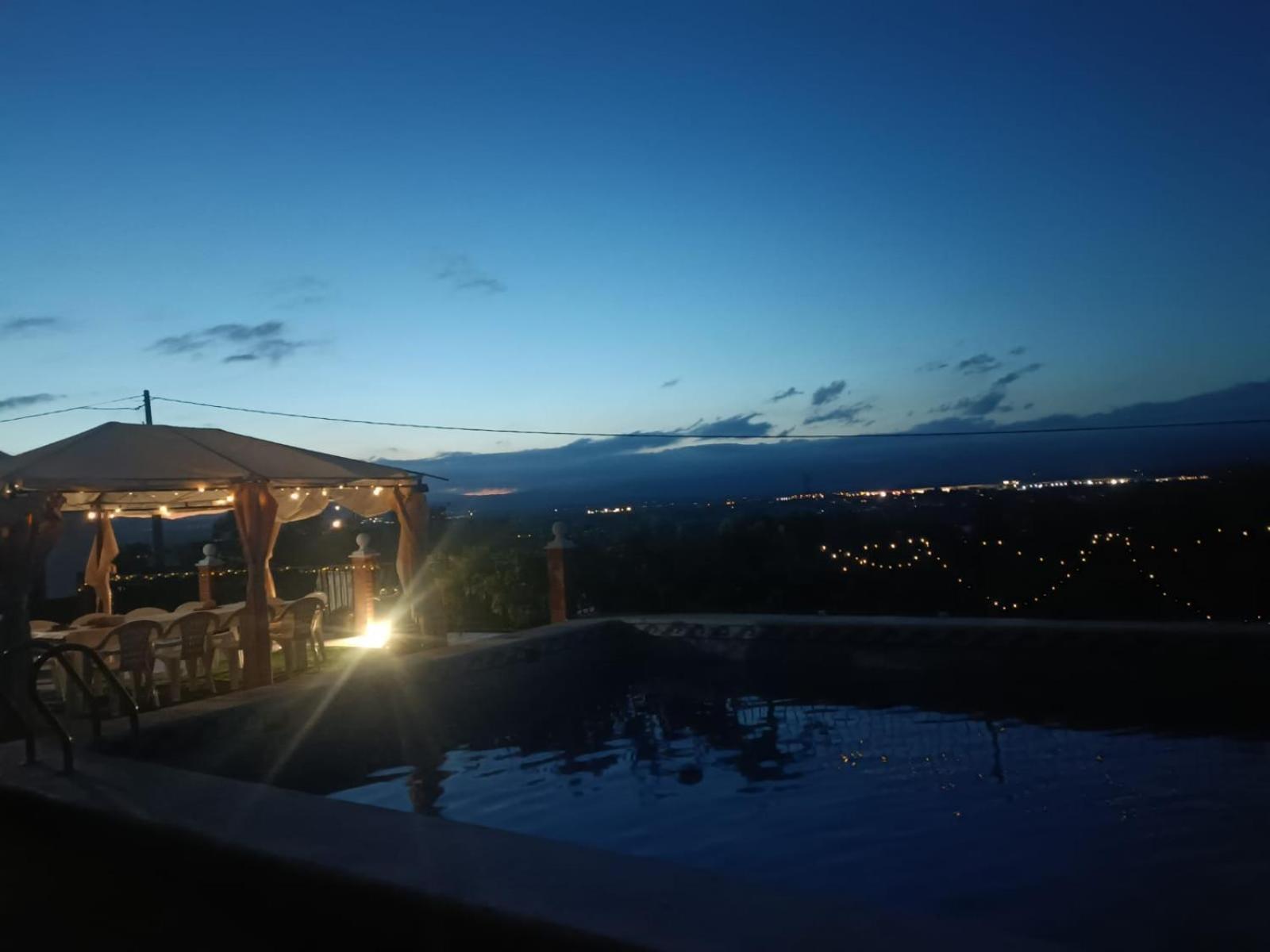 Bedroom With Private Bathroom And Two-Bedroom Family Suite In Quiet Forest Country House 80M2 Large Swimming Pool Music Town Lliria The Garden And Swimmingpool And Garden Are Shared Dış mekan fotoğraf