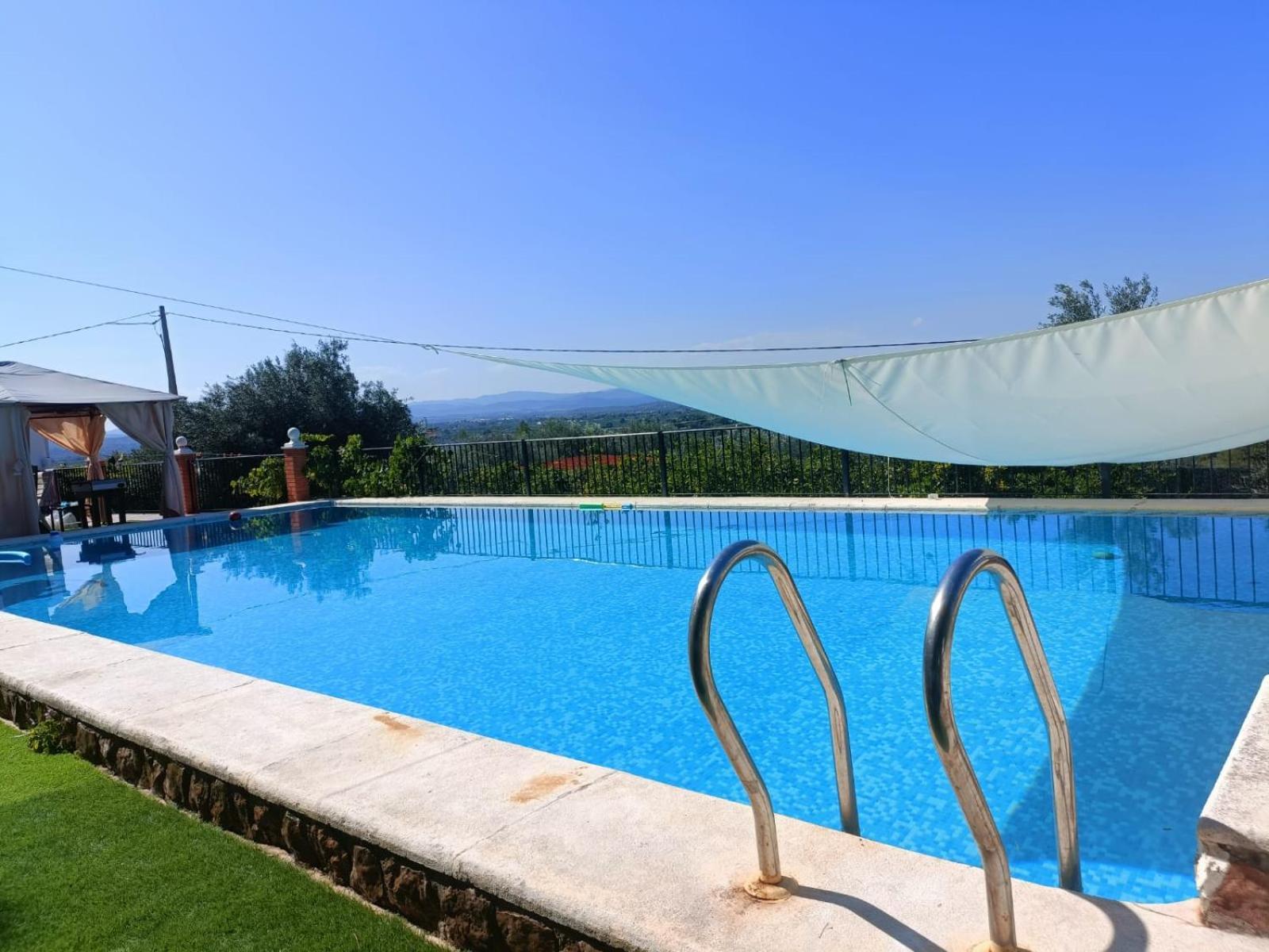 Bedroom With Private Bathroom And Two-Bedroom Family Suite In Quiet Forest Country House 80M2 Large Swimming Pool Music Town Lliria The Garden And Swimmingpool And Garden Are Shared Dış mekan fotoğraf