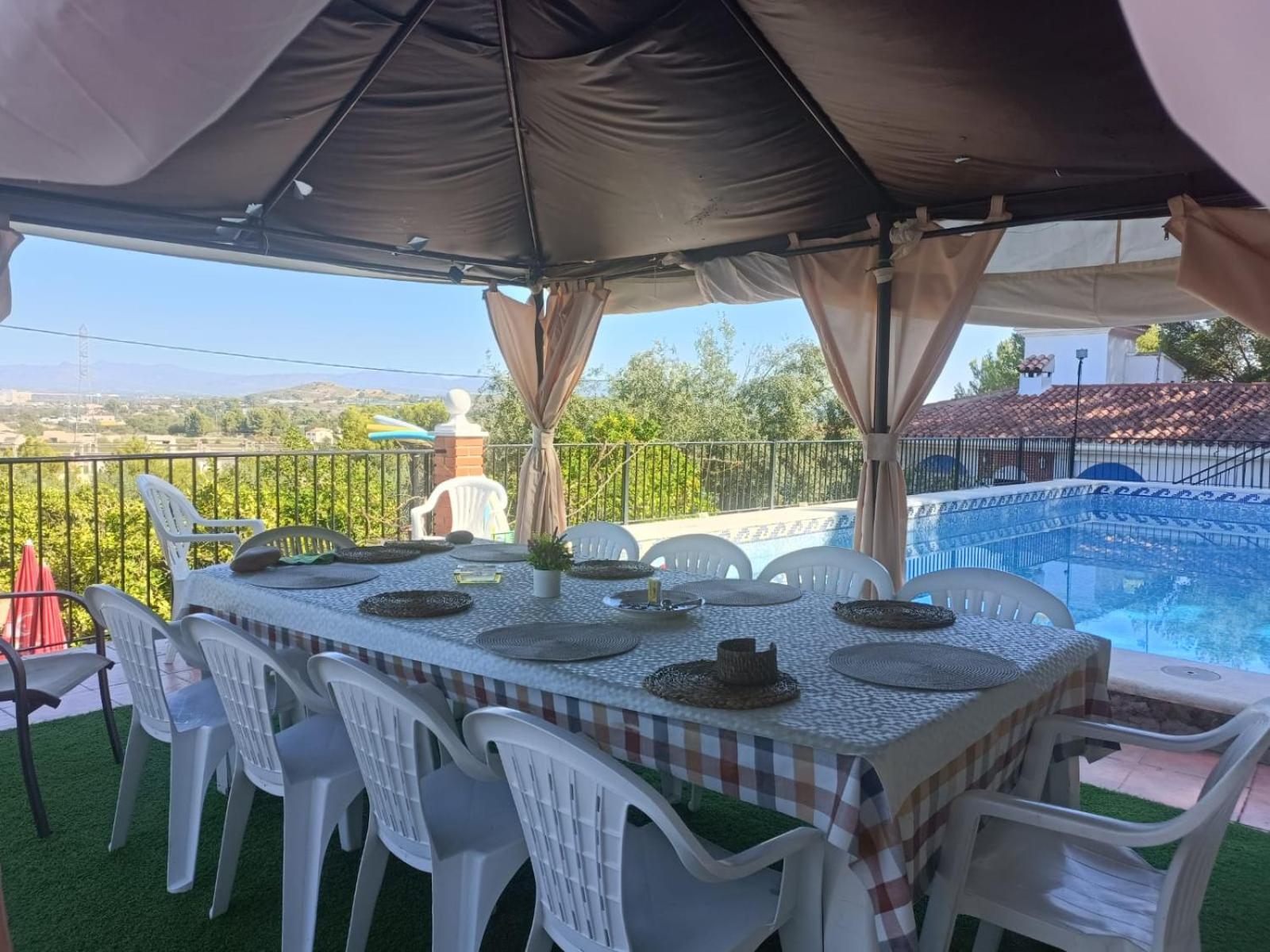 Bedroom With Private Bathroom And Two-Bedroom Family Suite In Quiet Forest Country House 80M2 Large Swimming Pool Music Town Lliria The Garden And Swimmingpool And Garden Are Shared Dış mekan fotoğraf