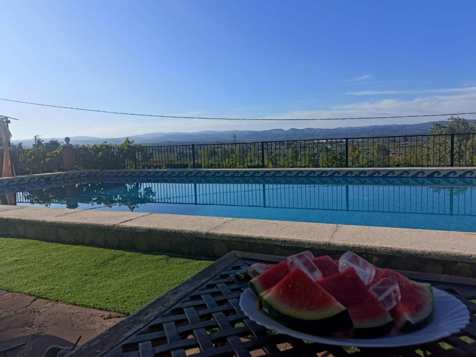 Bedroom With Private Bathroom And Two-Bedroom Family Suite In Quiet Forest Country House 80M2 Large Swimming Pool Music Town Lliria The Garden And Swimmingpool And Garden Are Shared Dış mekan fotoğraf