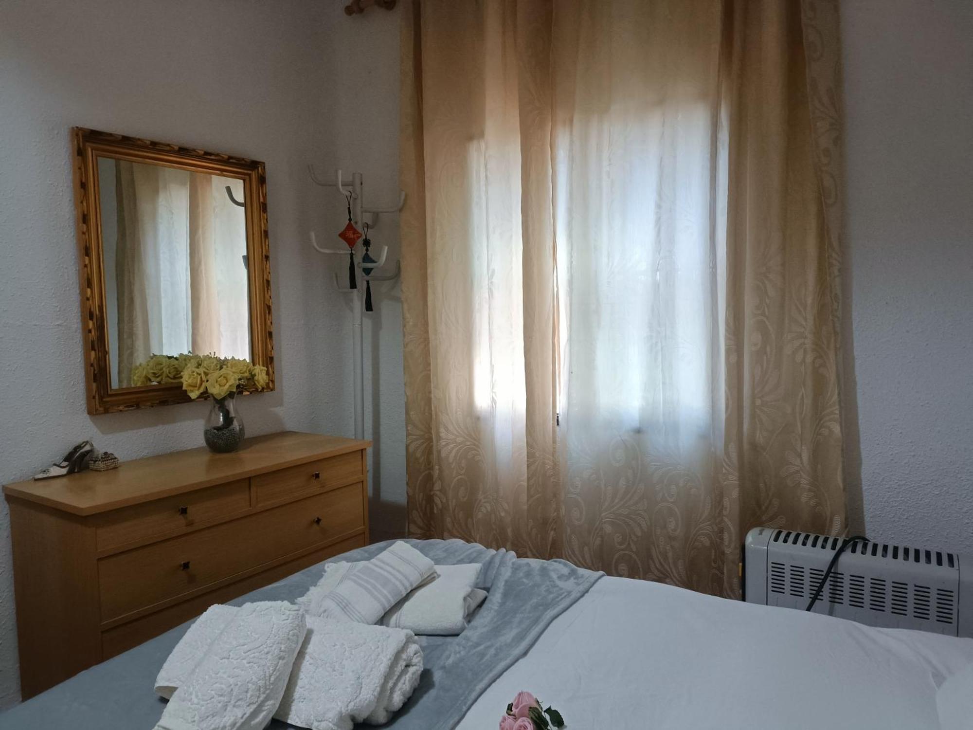 Bedroom With Private Bathroom And Two-Bedroom Family Suite In Quiet Forest Country House 80M2 Large Swimming Pool Music Town Lliria The Garden And Swimmingpool And Garden Are Shared Oda fotoğraf