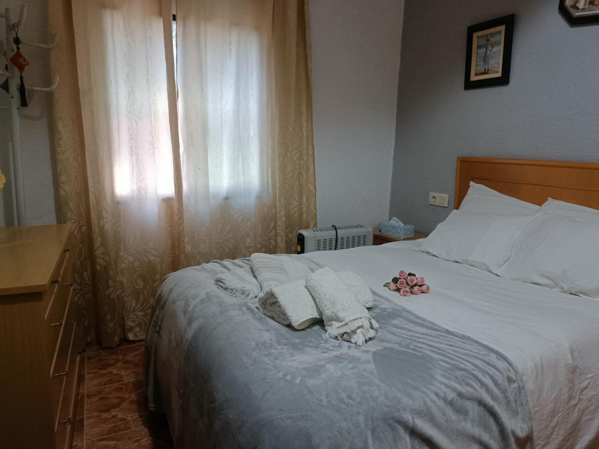 Bedroom With Private Bathroom And Two-Bedroom Family Suite In Quiet Forest Country House 80M2 Large Swimming Pool Music Town Lliria The Garden And Swimmingpool And Garden Are Shared Oda fotoğraf
